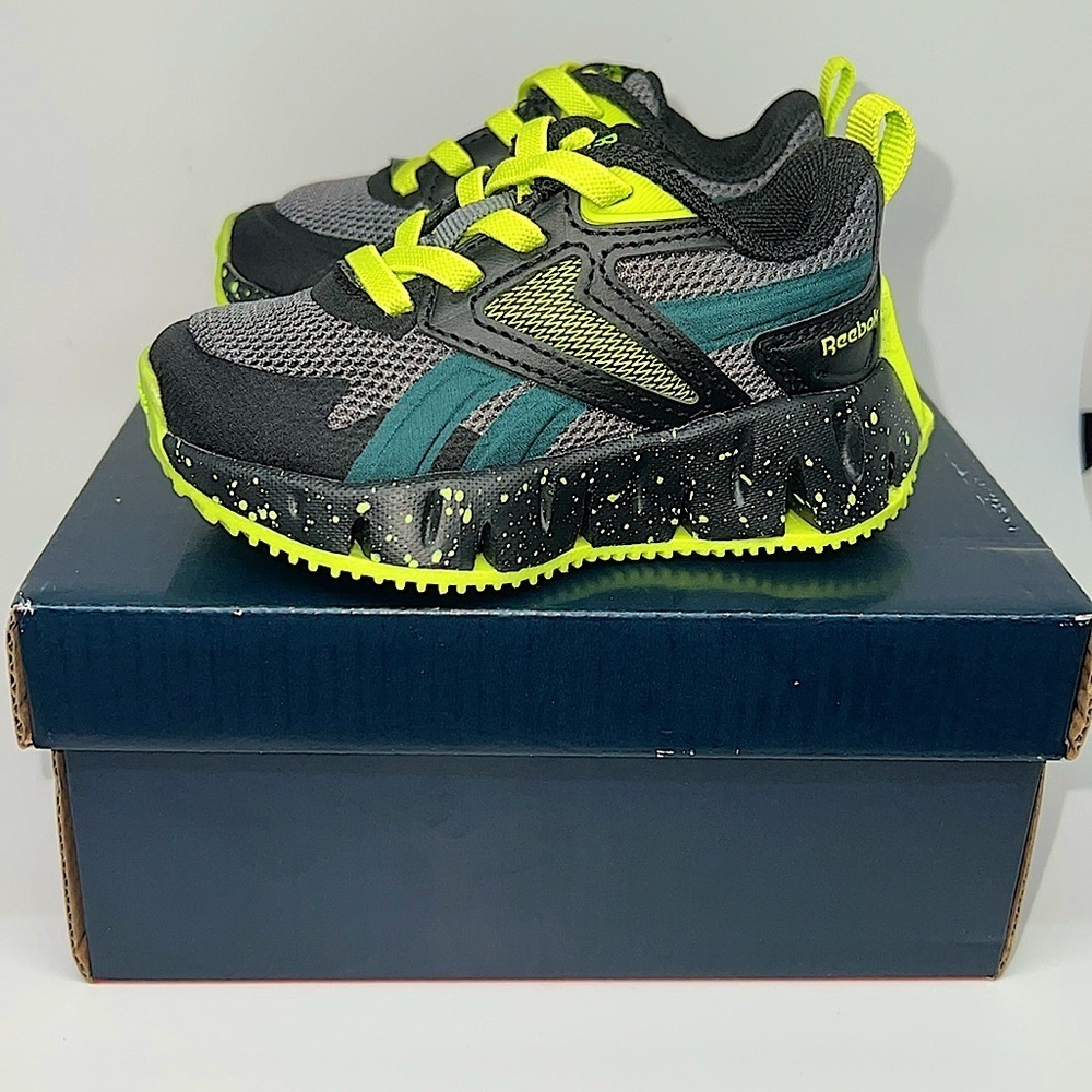 Reebok Boys Sneakers Size 5 Black/Neon Green Athletic Running Shoes - Picture 3 of 12